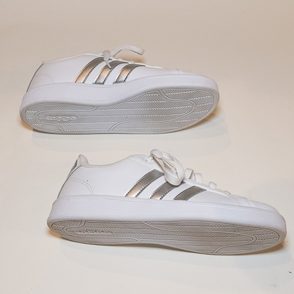 adidas Shoes - NWOT Adidas Neo Memory Foam Sneakers